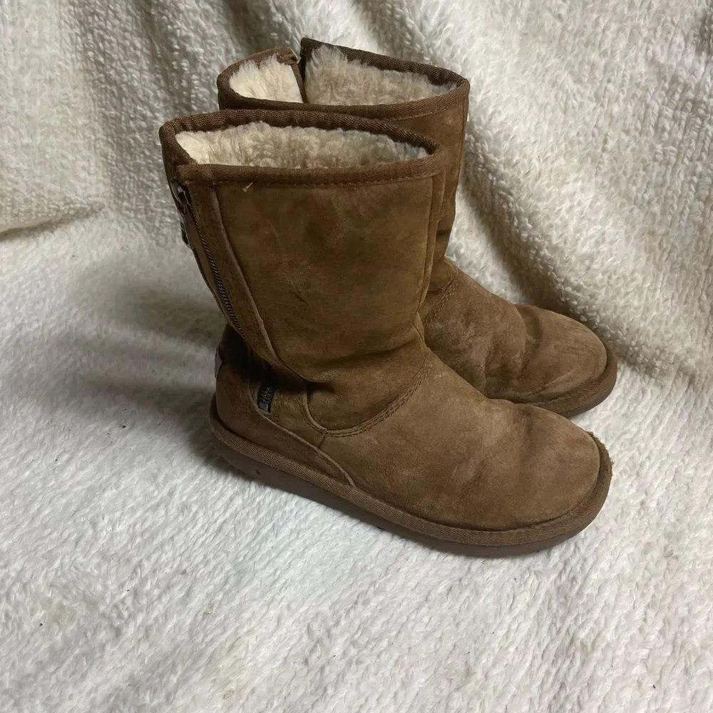 UGG Australia Mayfair Brown Suede Shearling Boots SZ6 side zipper rubber soles.